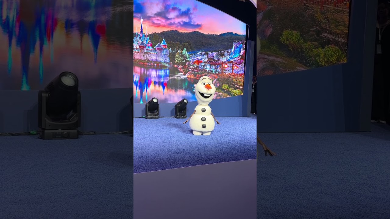 Olaf arrives at #D23!