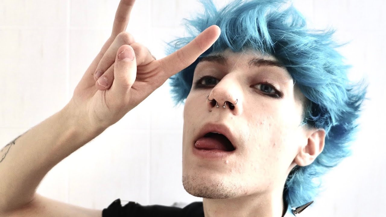 my version of glued by melanie martinez - dumb leo