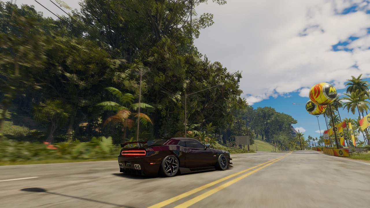 DODGE CHALLENGER SRT 8/THE CREW MOTORFEST