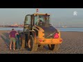 Strandreinigers maken De Hoek elke dag 'zo strak als een biljartlaken'