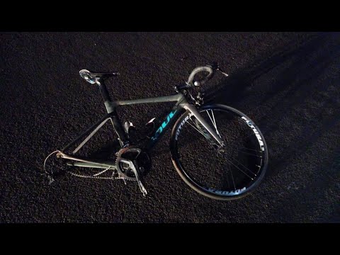 Ciclista é atropelado por picape Saveiro na SP-255