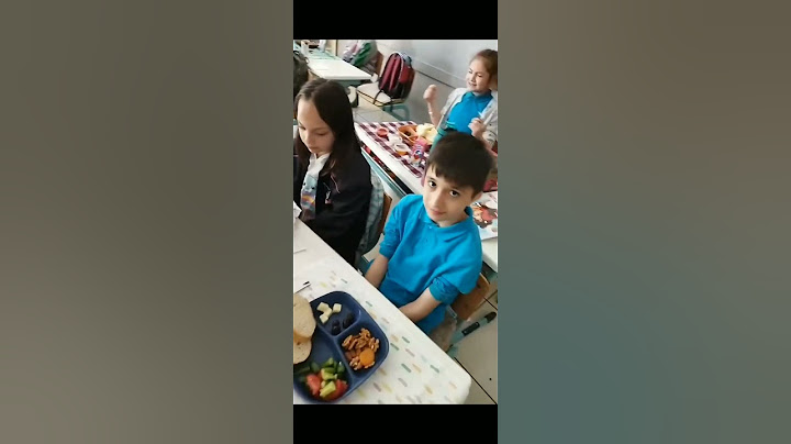 Bir okulda, öğretmen öğrencilerinin beslenme çantalarını paylaşınca tepkilere sebep oldu. Sizce?