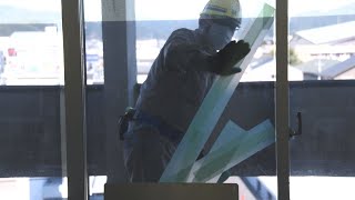 和歌山で震度5弱   窓ガラス割れ、職員ら避難