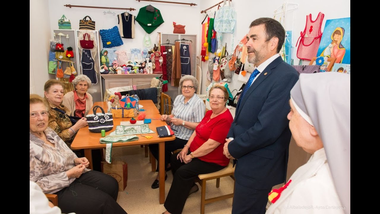 El alcalde lleva su mejor sonrisa a los ancianos de las Hermanitas de los Pobres noticias de ultima hora