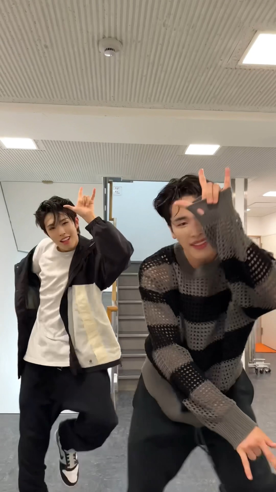 Too bad🤟｜#HARU #ハル #하루 #HYUI #ヒュイ #휴이 - YouTube