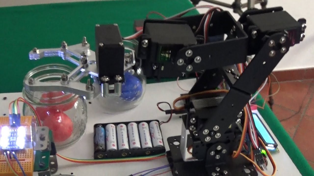 Braccio Meccanico E Palline Colorate Robotic Arm Colored Balls Powered By Arduino Pc1 Youtube