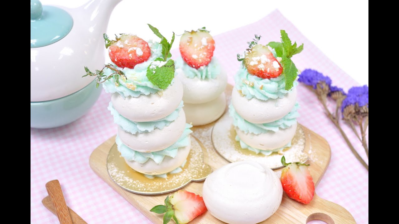 สตรอเบอร์รี่พาฟโลวา  Strawberry Pavlova