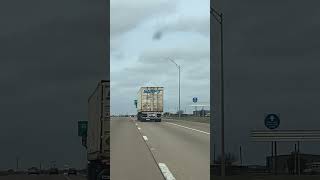 ⚠️ Este camión casi invade el carril… desgaste y alineación fuera de control
