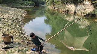 orphan boy khai catching stream carp, traditional method of catching fish