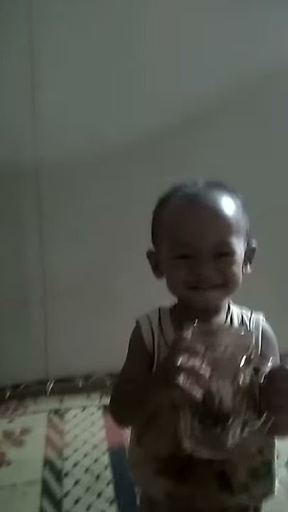 Lucu anak minum teh segar