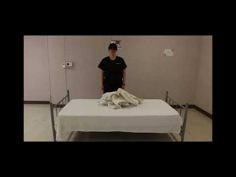 TSgt Teaches - How to Properly Make a Bunk