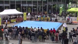 グランフロントうめきた広場でスラックライン大会