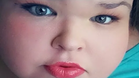 Breakfast mukbang and doin my makeup