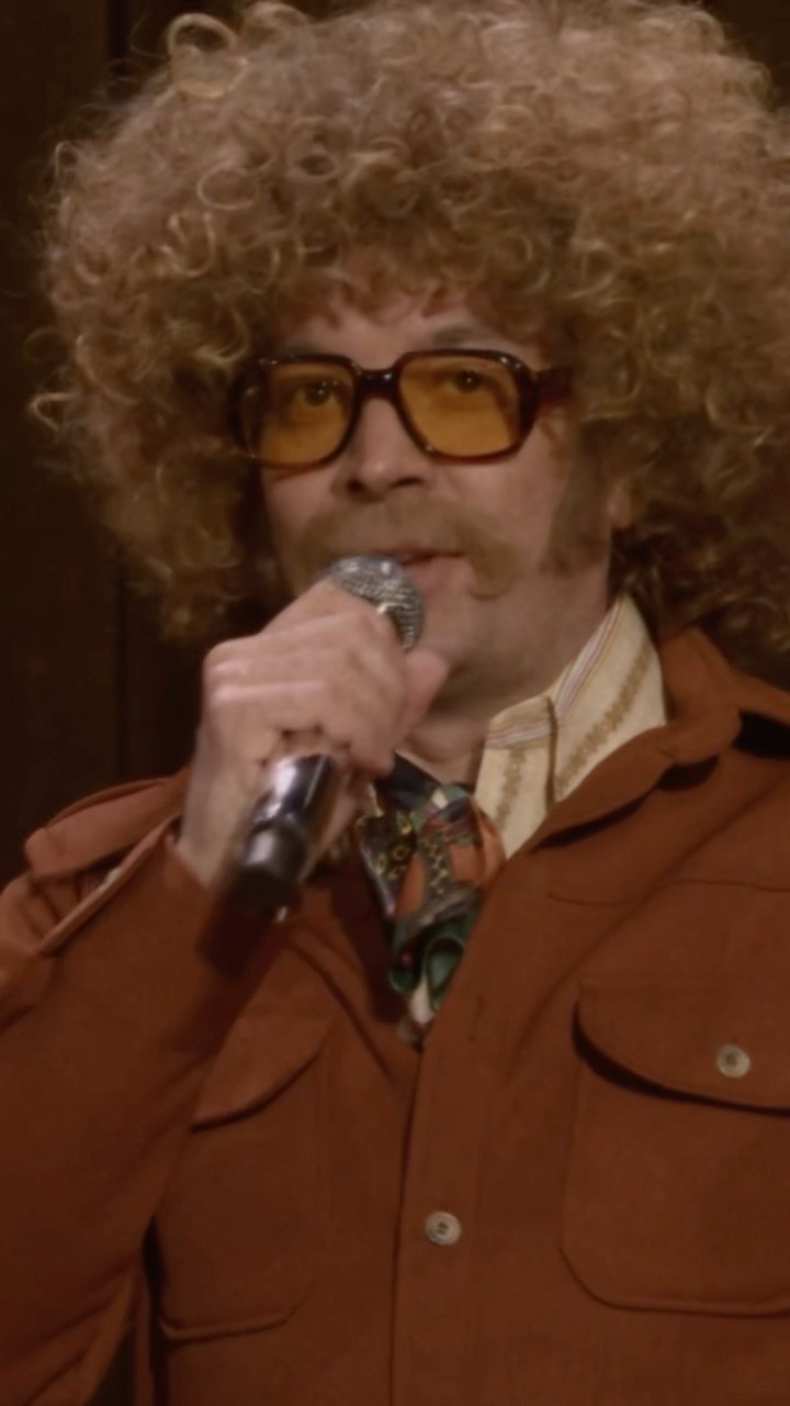 Jimmy \u0026 #TheRoots perform “Chipmunks \u0026 Chestnuts” off his new holiday album #HolidaySeasoning ?️