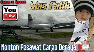 Nonton Pesawat Cargo Deraya di Wamena