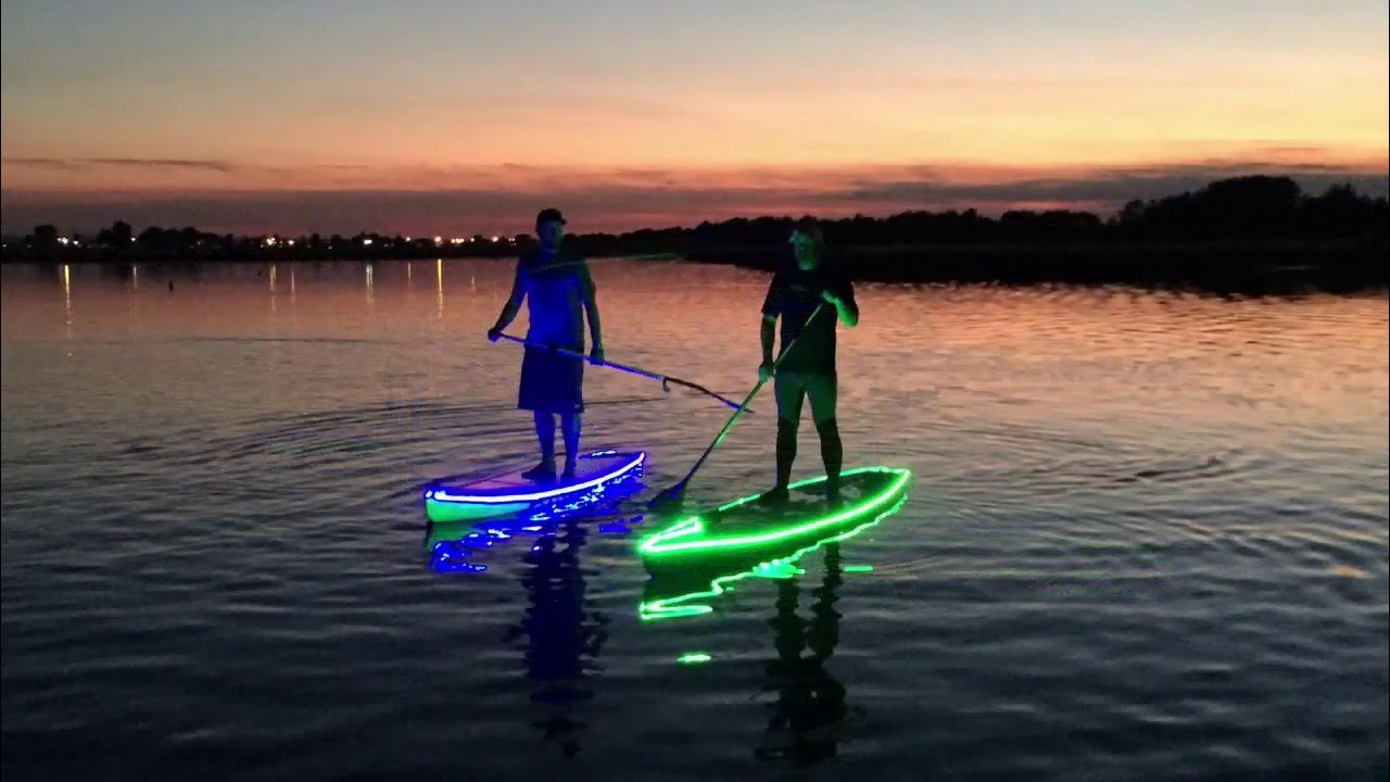 Йога на сапборде. Сап ночью. Подсветка для sup board. Подсветка для sup board. На сапе ночью.