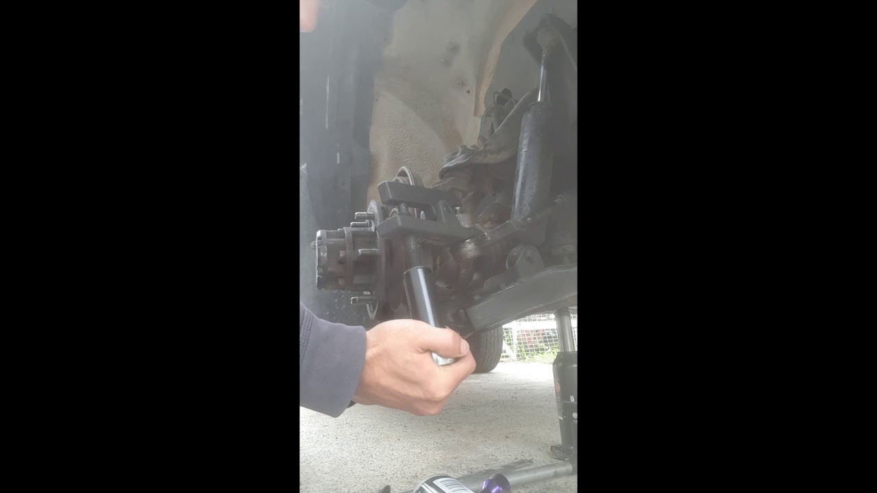 HOW TO USE A BALL JOINT SEPERATOR OUTER TIE ROD YouTube