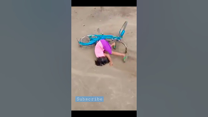 anak kecil jatuh dari sepeda (lucu)