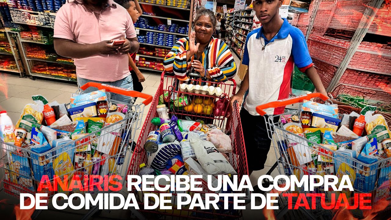 ANAIRI RECIBE UNA COMPRA DE COMIDA DE PARTE DE TATUAJE