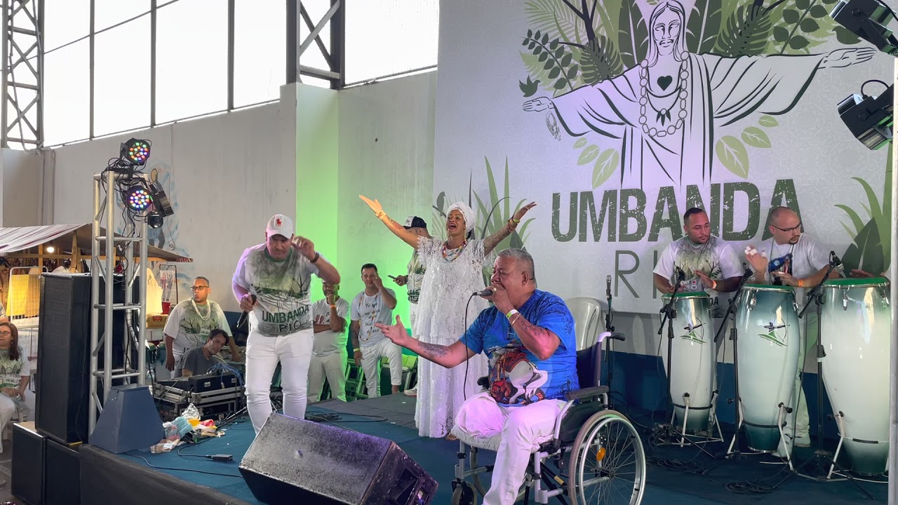 MÃE LU SENDO HOMENAGEADA NA UMBANDA RIO/ PAI ZÉ CANTANDO, E SE EMOCIONA 🙏🕊