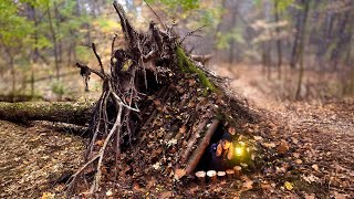 Düşmüş Meşe Kökünün Altında, Şömineli ve Ağaç İçinde Gizli Bir Hayatta Kalma  | Bushcraft