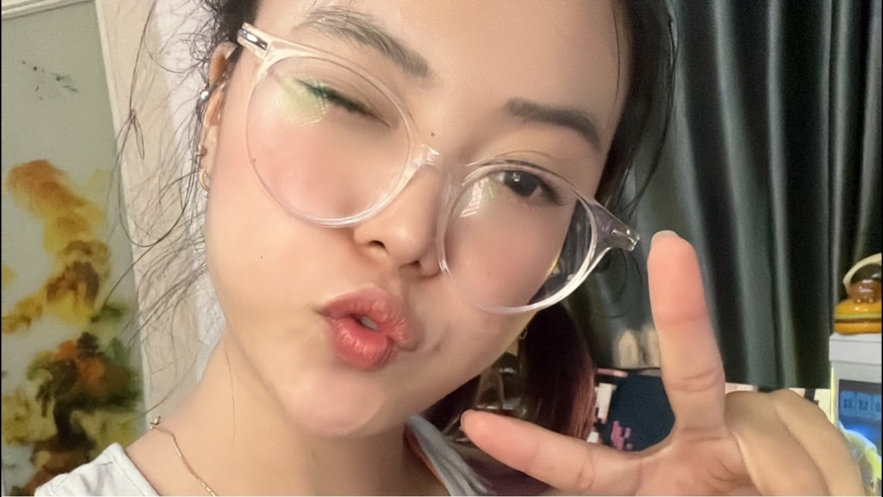 Сначала поешьте в доме короля, ребята.