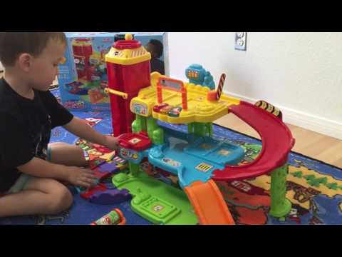 Развивающие игрушки. Обучающая игрушка гараж для парковки. Park and learn Deluxe Garage.