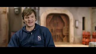 Pedro Pascal Interview Disney s The Mandalorian
