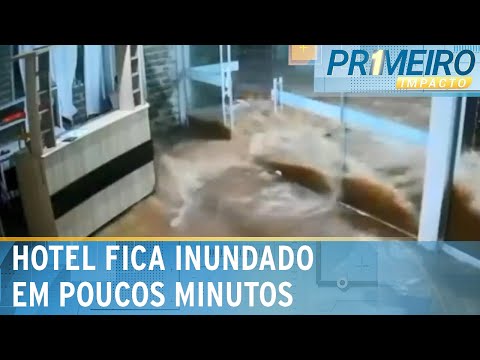 Video camera-flagra-rapida-inundacao-em-saguao-de-hotel-no-rio-grande-do-sul-primeiro-impacto-08-05-24