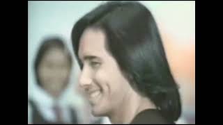 Iklan clear shampo anti ketombe double vitamin - CD Store Crossroad Train station (2002-2003) 