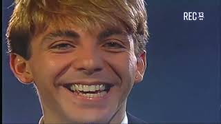 Video thumbnail of "Cristian Castro canta 'Vuélveme a querer' en el programa chileno 'Venga conmigo' (1995)"