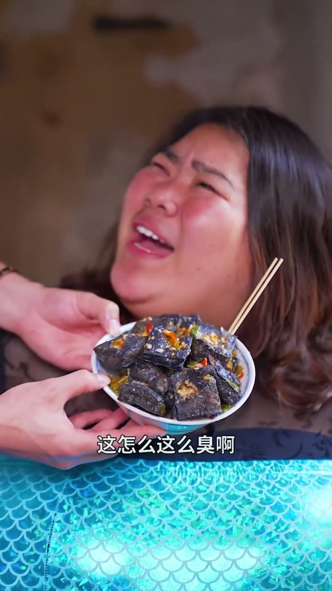 The mermaid picked up by Brother Ghost eats Stinky tofu# shorts#guige