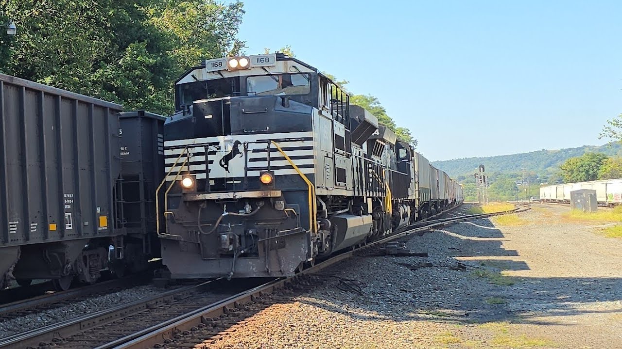Norfolk Southern freight trains at Lewistown, PA (09/14/2025)