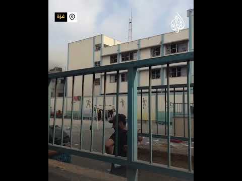 محاولات لإطفاء قنابل الفوسفور المحرمة دوليا في مدارس الأونروا