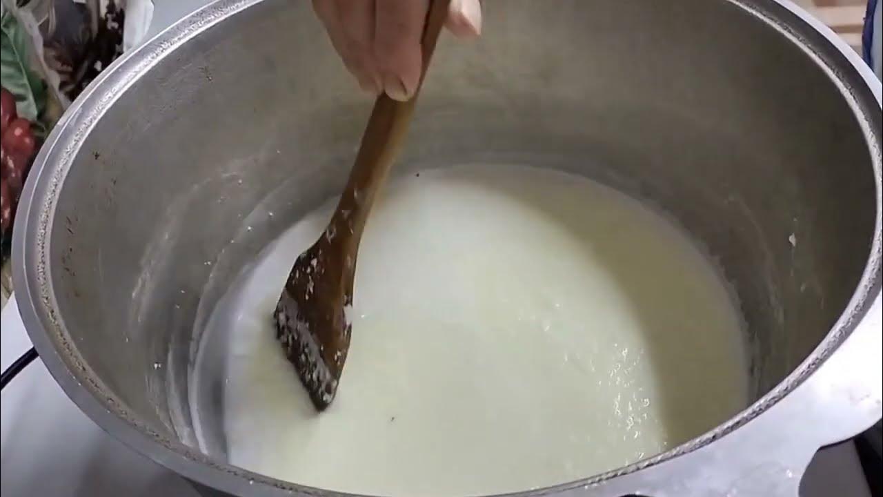 Қарт әйелдердің етегінің астына үңілді Тоқу машинасында көйлек тоқу