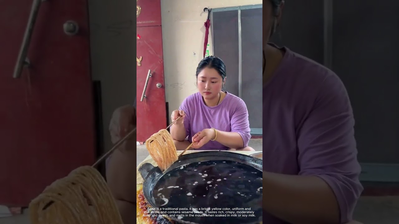 The frying process of the traditional pasta Sanzi