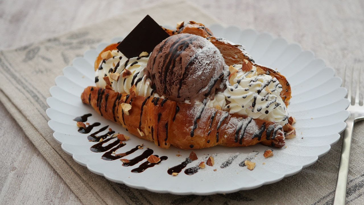 極旨 濃厚なgodivaの チョコレートアイスでクロワッサンサンド Croissant Sandwich With Rich Godiva Chocolate Ice Cream Youtube