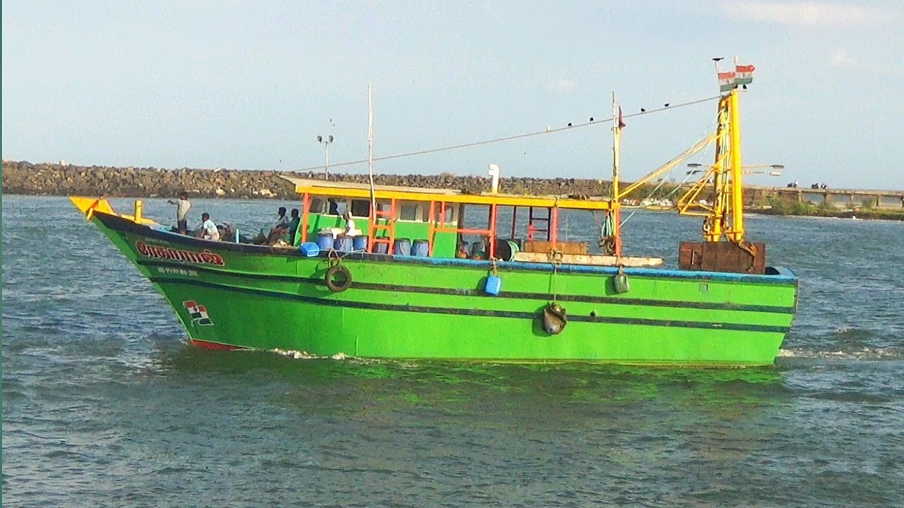 Indian biggest fishing boat gets in to the sea 