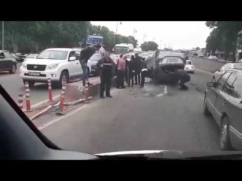 ელბაქიძის აღმართთან ავტომობილი ამოტრიალდა