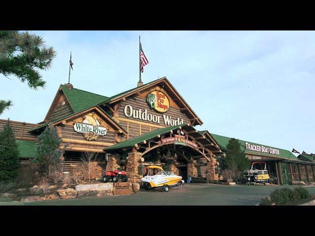 Grand Ole Opry celebrates 50th Anniversary of Bass Pro Shops 6 Veterans  awarded Helping a Hero Homes 