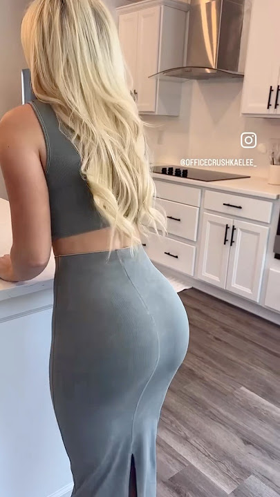 BLONDE MILF ASS SLAP! #shorts