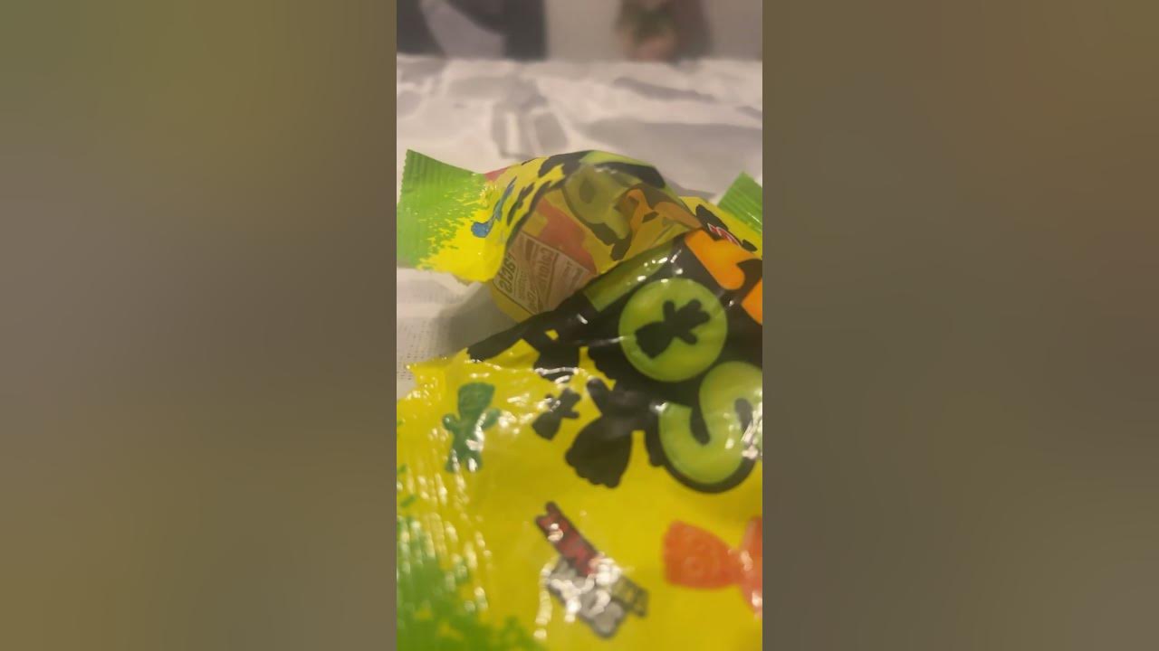 NEVER EAT SOUR PATCH KIDS😱🤯🤯 [joke] YouTube