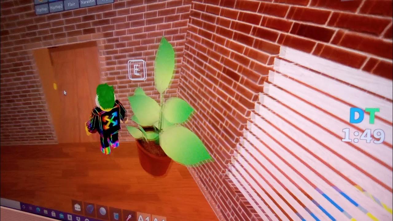 How to CLIP THROUGH WALLS AND DOORS in Work at a Pizza Place! Roblox