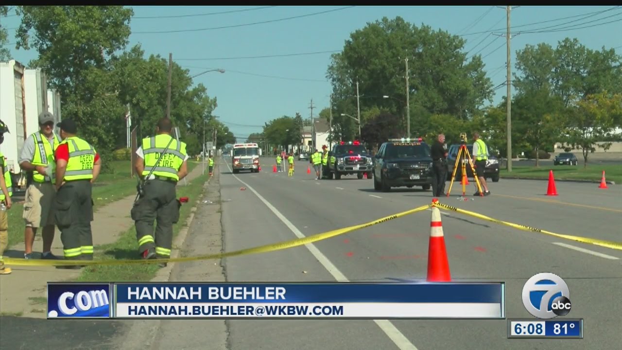 Police investigate deadly crash - YouTube