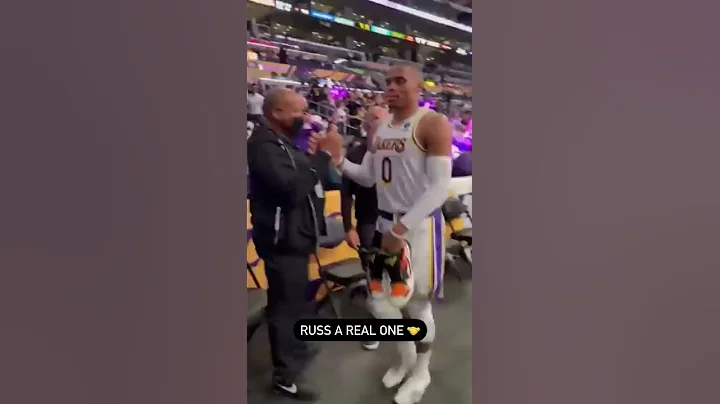 Russell Westbrook Slaps Away Older Fan's Hands To Make Sure A Kid Got His Shoes 😭 #Shorts - DayDayNews