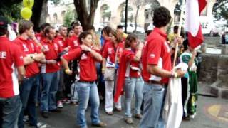 ISDE 2010 Morelia Michoacán. Selección Chilena esperando en Calzada Fray Antonio de San Miguel.