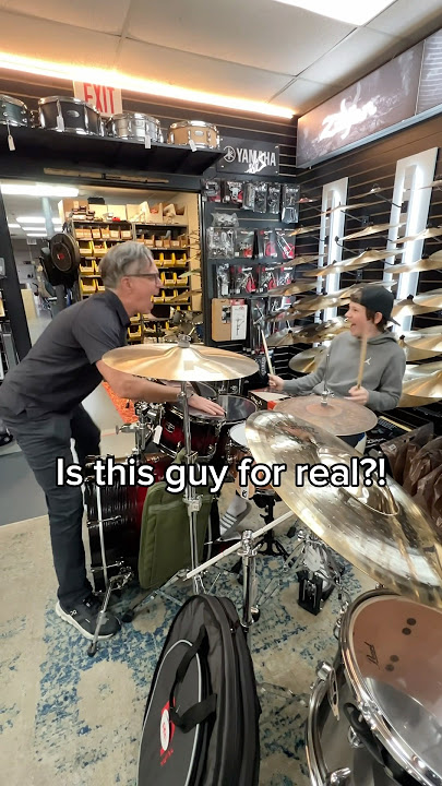 Apakah orang ini nyata?! #drummer #musicstore #lucu