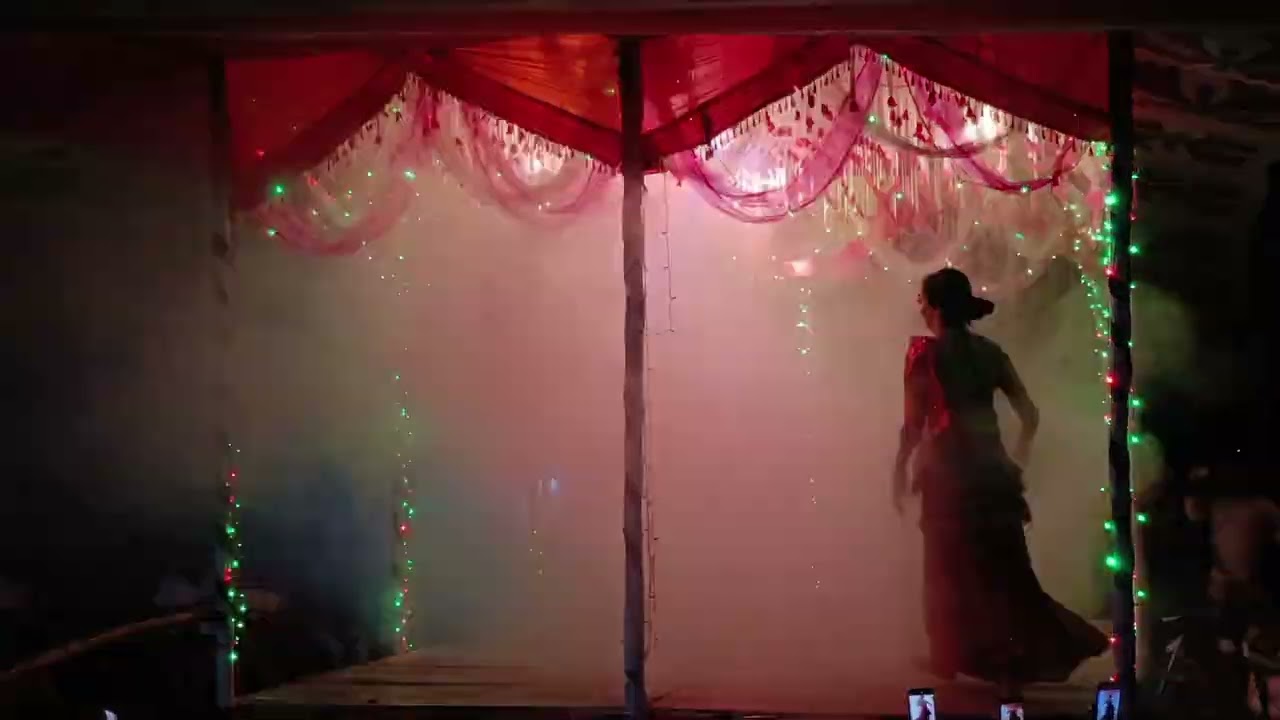  চলছে যাত্রাপালার গান 