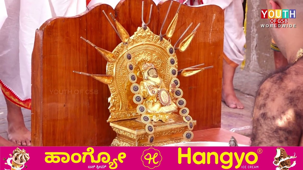 Ganga Snan by Kashimatadhipathi HH Shrimad Samyamindra Thirtha Swamiji at Moola Math, Varanasi