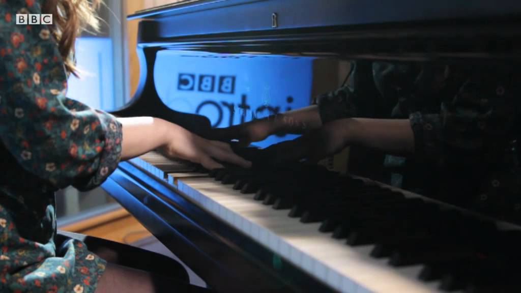 Gabrielle Aplin - Ghosts (BBC Introducing Maida Vale session)